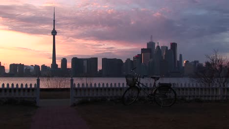 Eine-Bunte-Skyline-Von-Den-Toronto-Islands