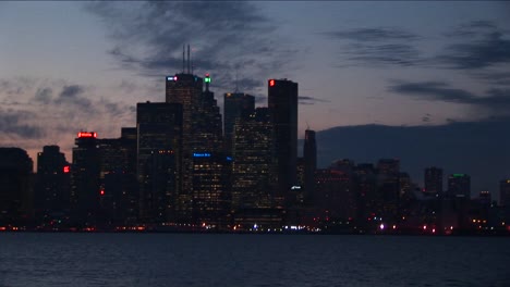 Die-Gebäude-Von-Toronto-Bei-Nacht-Mit-Lichtern