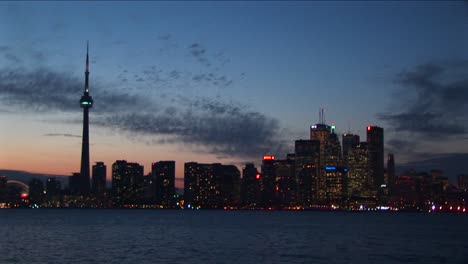 A-Spectacular-Sky-During-Goldenhour-With-The-Cntower-And-Downtown-Toronto