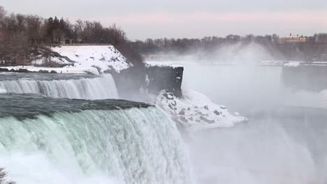 Longshot-Der-Niagarafälle-Im-Winter
