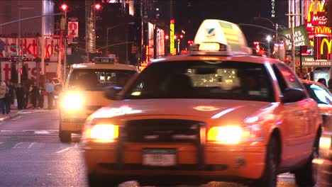 Yellow-Taxis-Dominate-The-Traffic-Scene-In-The-Bigapple