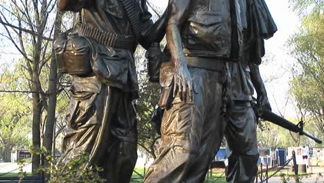 Cerrar-Vista-De-La-Escultura-De-Los-Tres-Soldados-En-Washington-DC