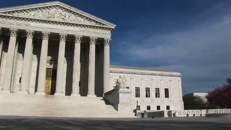 A-Panright-Along-The-Us-Supreme-Court-Building-And-Grounds