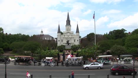 Longshot-View-Of-Jackson-Square-In-The-New-Orleans-French-Quarter