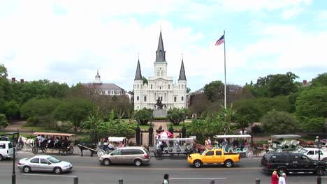 Longshot-View-Of-Jackson-Square-In-The-New-Orleans-French-Quarter-1