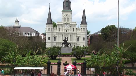 Horse-Drawn-Carts-And-Traffic-Pass-By-Jackson-Square-In-The-New-Orleans-French-Quarter