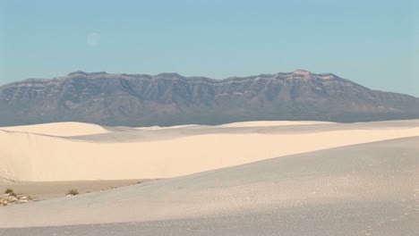 Longshot-De-Montañas-Y-Dunas-De-Arena-En-White-Sands-National-Monument-En-Nuevo-México
