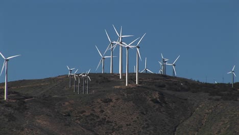 Longshot-Von-Windkraftanlagen-Zur-Stromerzeugung-In-Tehachapi,-Kalifornien