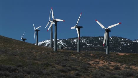 Longshot-Of-Several-Wind-Turbines-Generating-Power-At-Tehachapi-California