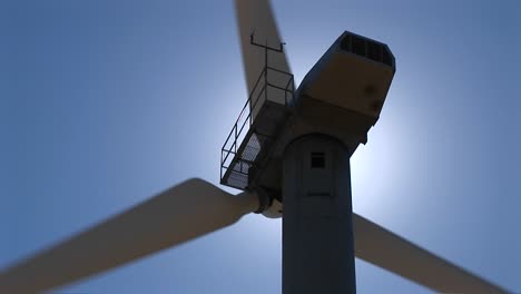 Closeup-Of-The-Rotor-And-Nacelle-Of-A-Wind-Turbine-At-Tehachapi-California