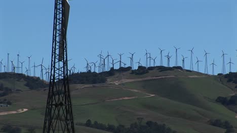 Closeup-Of-One-Wind-Turbine-On-A-Wind-Farm-At-Tehachapi-California