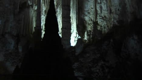 Panorámica-Del-Interior-De-Una-Cueva-En-El-Parque-Nacional-De-Las-Cavernas-De-Carlsbad-En-Nuevo-México