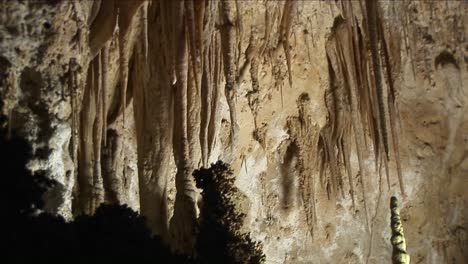 Plano-Medio-Del-Interior-De-Una-Cueva-En-El-Parque-Nacional-De-Las-Cavernas-De-Carlsbad-En-Nuevo-México
