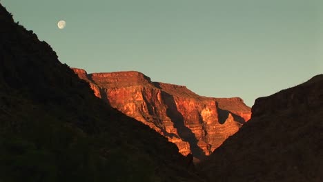 Long-Shot-Of-The-Moon-Hanging-Over-The-Grand-Canyon