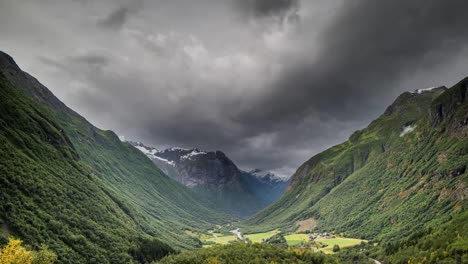 Noruega-Moody-Valley-4K-00