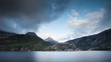 Noruega-Rocky-Lake-4K-0-10