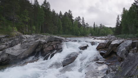 Norwegen-Wasserfall-4k-07