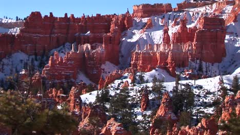 Wide-Shot-Of-Bryce-Canyon-National-Park-With-Hoodoos-Covered-By-Winter-Snow