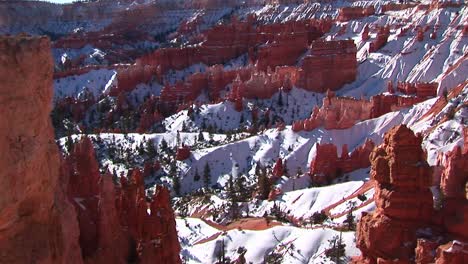 Wide-Shot-Of-Snow-Covered-Claron-Formations-In-Bryce-Canyon-National-Park