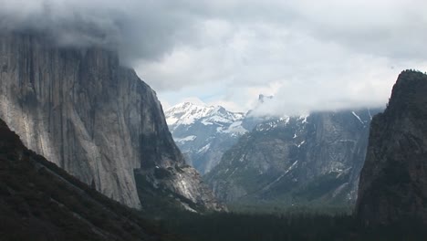 Mediumshot-Of-Yosemite-Valley-Cloaked-In-Lowhanging-Clouds