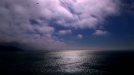 Zeitraffer-Von-Wolken,-Die-über-Den-Ozean-Ziehen
