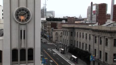Timelapse-of-a-city-street-with-a-clock-in-the-foreground