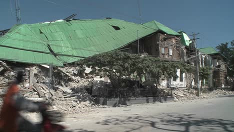 Collapsed-buildings-following-the-Haiti-earthquake-1