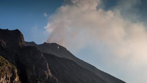 Volcán-Stromboli-4K-11