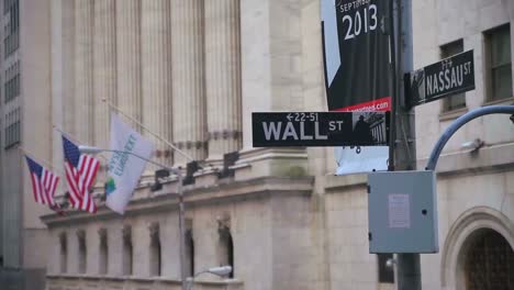 Pull-focus-on-a-street-sign-reading-Wall-St