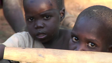 Primer-Plano-De-Una-Hermosa-Joven-Niños-Africanos-En-África
