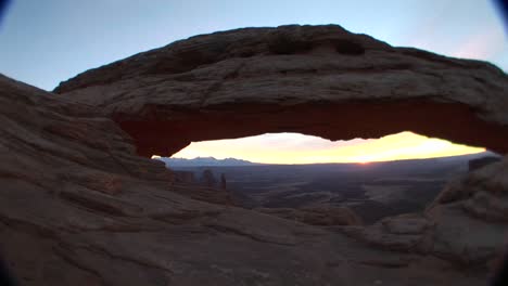 Mesa-Arch-in-Canyonlands-National-Park-Utah