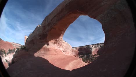 A-giant-arch-in-the-American-Southwest