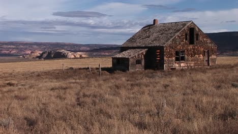 An-abandoned-settler-cabin-sits-on-the-plains-of-America