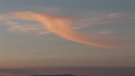 Mittlere-Aufnahme-Einer-Schönen-Wolkenformation