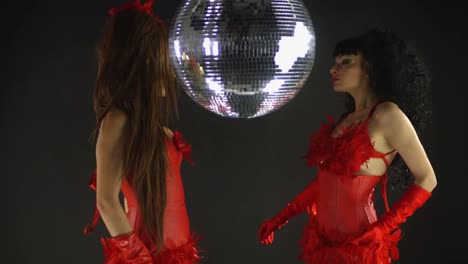 Frauen-Disco-Tanzen-0-61