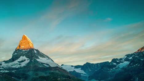 Matterhorn-Sonnenaufgang-4k-00